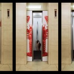 Реклама на дверях лифта