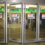 ГлавнаяСтикеры на входных дверях метро